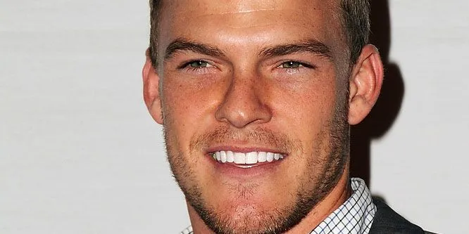 Alan Ritchson Age, Birthday, Birthplace, Bio, Zodiac &  Family