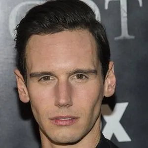 Cory Michael Smith Age, Birthday, Birthplace, Bio, Zodiac &  Family