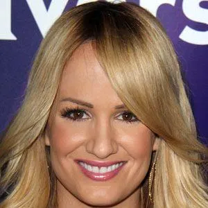 Jenn Brown Age, Birthday, Birthplace, Bio, Zodiac &  Family