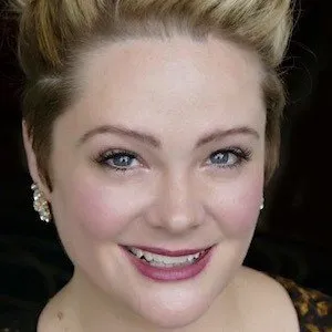Jennifer McGill Age, Birthday, Birthplace, Bio, Zodiac &  Family