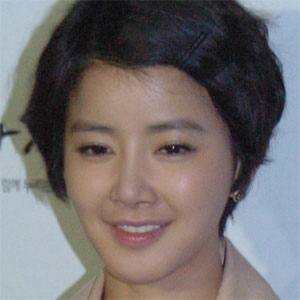 Lee Si-young Age, Birthday, Birthplace, Bio, Zodiac &  Family