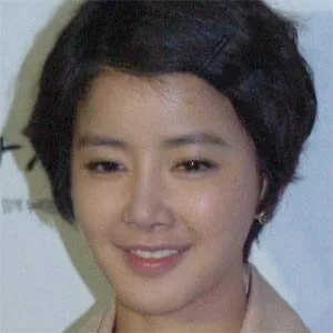 Lee Si-young birthday on April 17, 1982