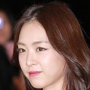 Lee Yeon-hee Age, Birthday, Birthplace, Bio, Zodiac &  Family