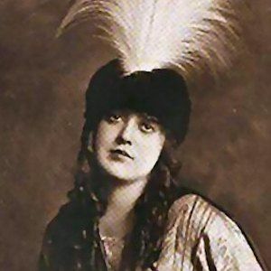 Mabel Normand Age, Birthday, Birthplace, Bio, Zodiac &  Family