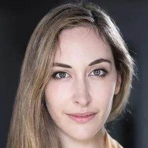 Sarah Natochenny Age, Birthday, Birthplace, Bio, Zodiac &  Family