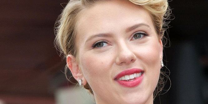 Scarlett Johansson Age, Birthday, Birthplace, Bio, Zodiac &  Family