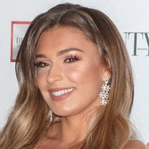 Zara McDermott Age, Birthday, Birthplace, Bio, Zodiac &  Family